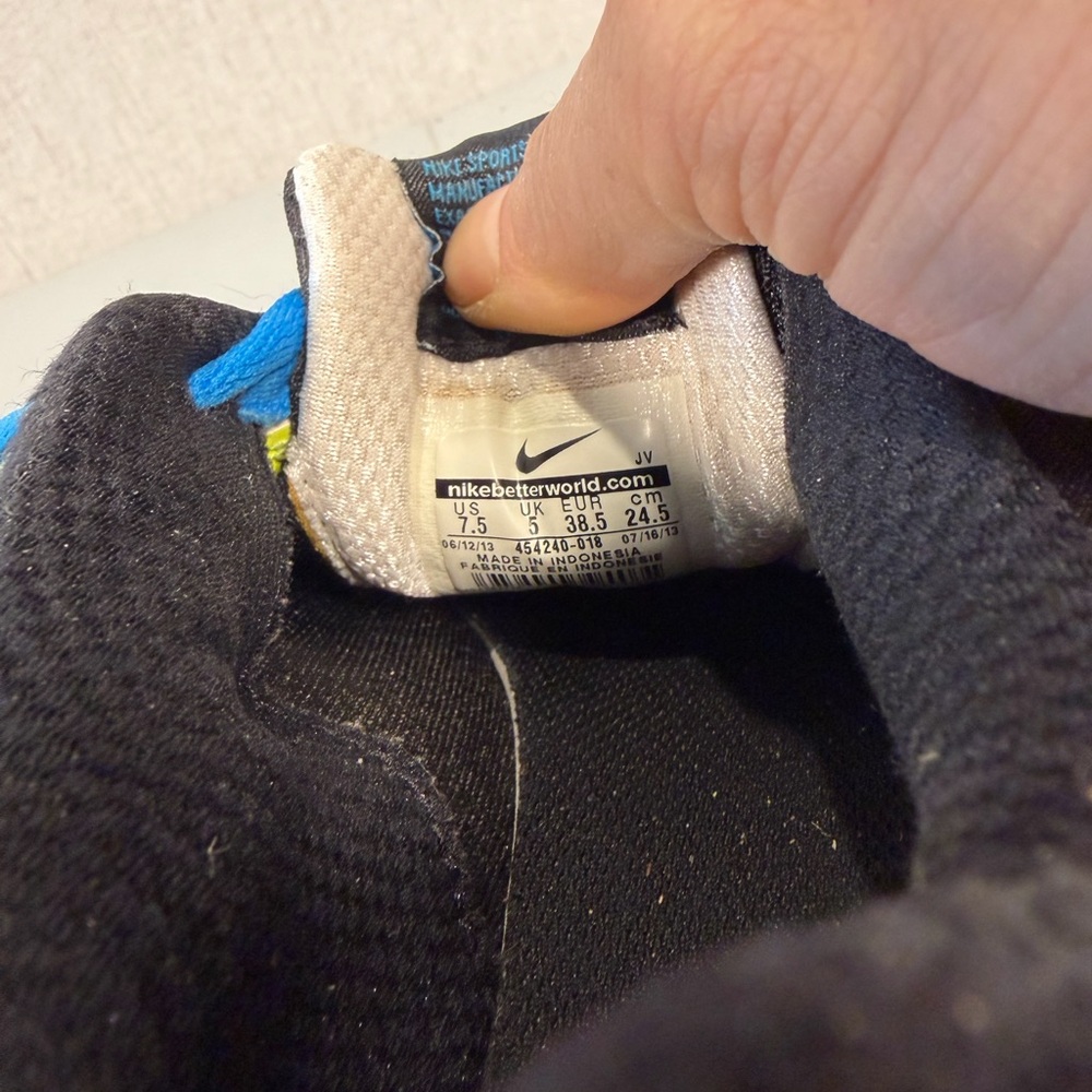 Nike Kids Black and Neon Green Sneakers - Picture 12 of 13